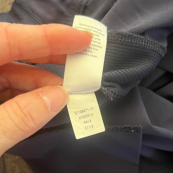 Athleta Brooklyn Ankle Pants size 4P - Picture 5 of 6